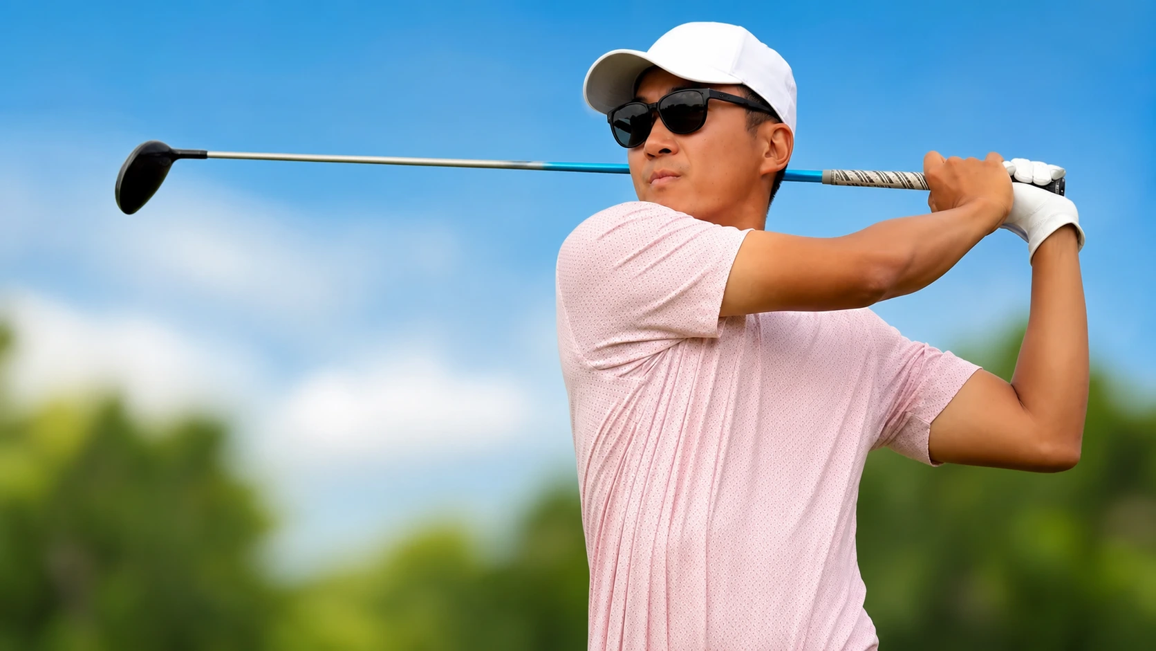 Michael Kim reading a line on the green during his historic 59 round at the 3M Open.
